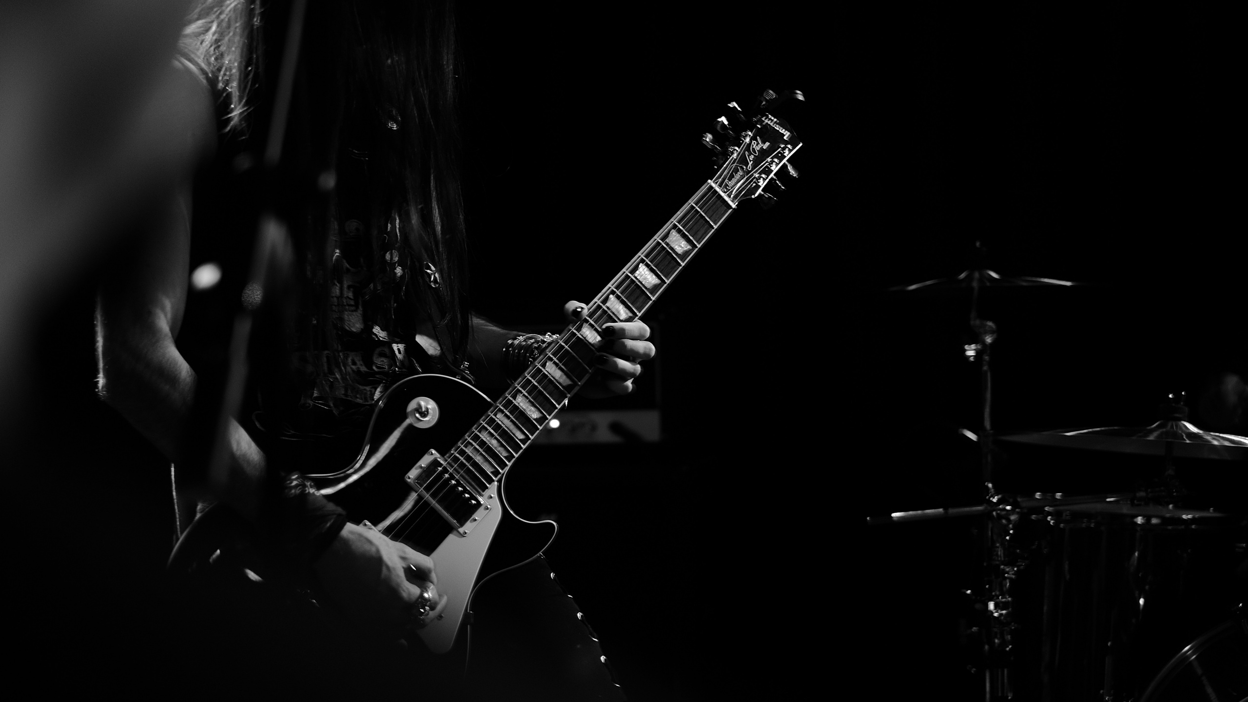 Обои гитара, электрогитара, рок, струнный инструмент, гитарист в разрешении 2560x1440