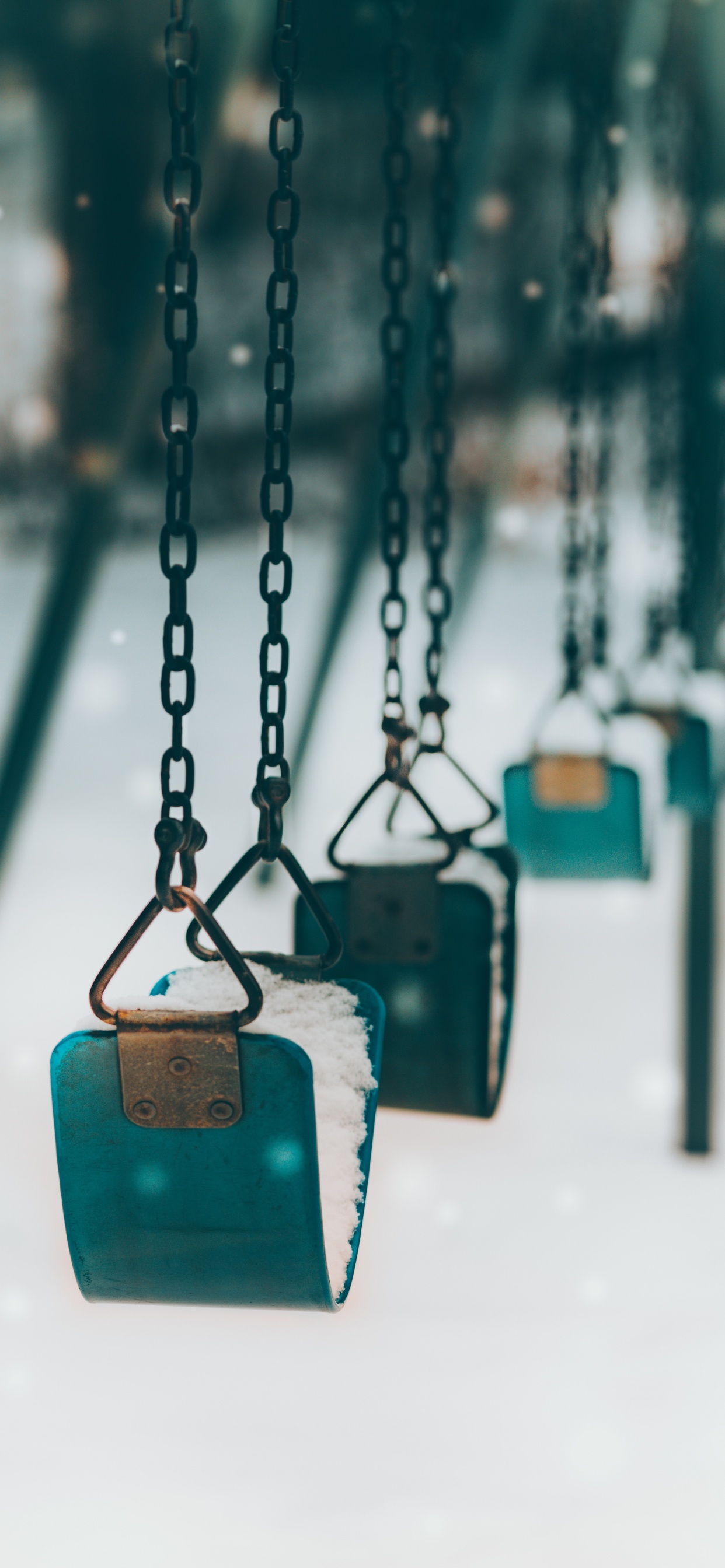 Обои качели, снег, синий, зеленый, бирюза в разрешении 1242x2688