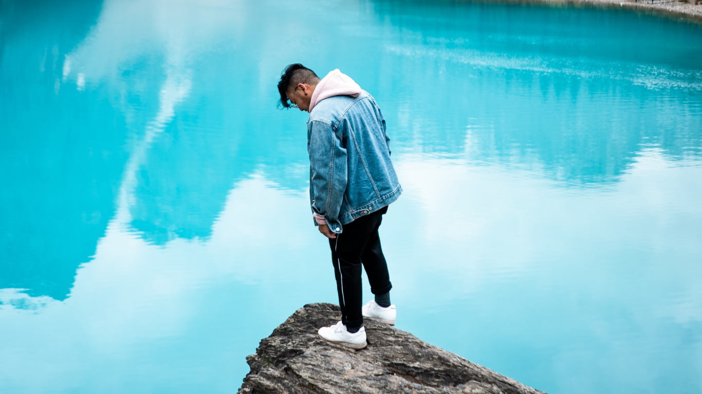 Обои моренное озеро, озеро, водоем, ледниковое озеро, гора в разрешении 1366x768