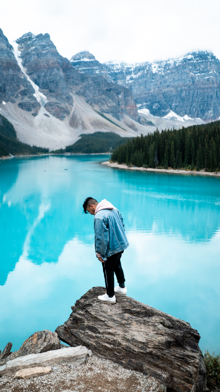 Обои моренное озеро, озеро, водоем, ледниковое озеро, гора в разрешении 750x1334