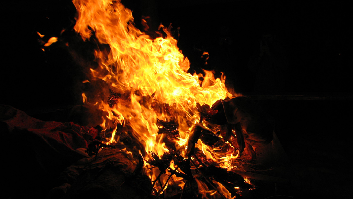 Обои Аллах, огонь, пламя, тепло, костер в разрешении 1366x768