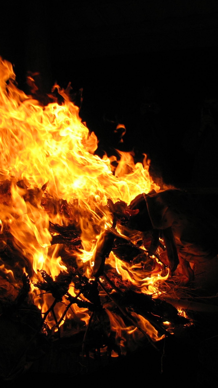 Обои Аллах, огонь, пламя, тепло, костер в разрешении 720x1280