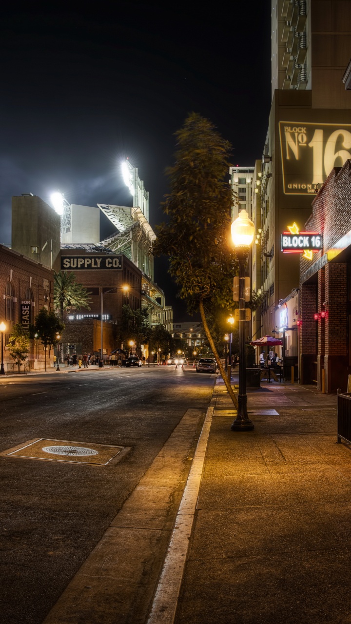 Обои улица, дорога, ночь, городской район, городок в разрешении 720x1280