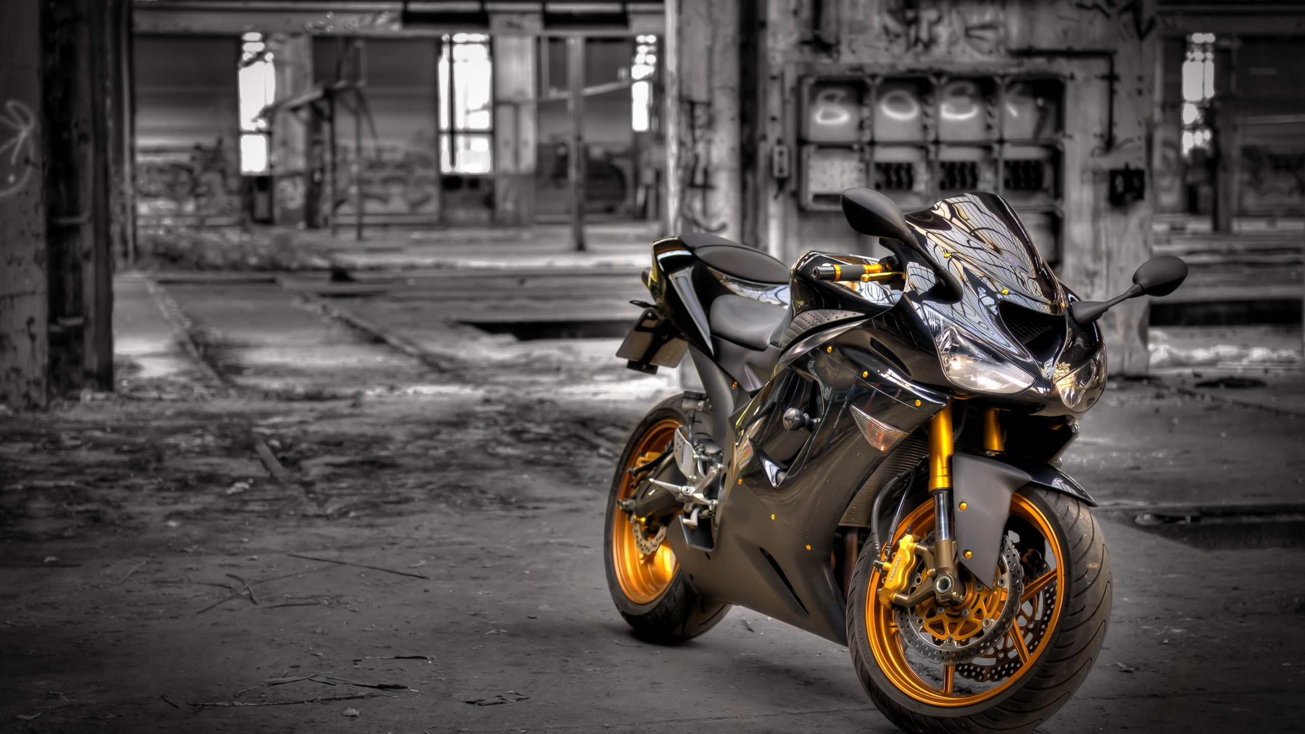Обои мотоцикл, фара, желтый, транспорт, автомобильное освещение в разрешении 2560x1440