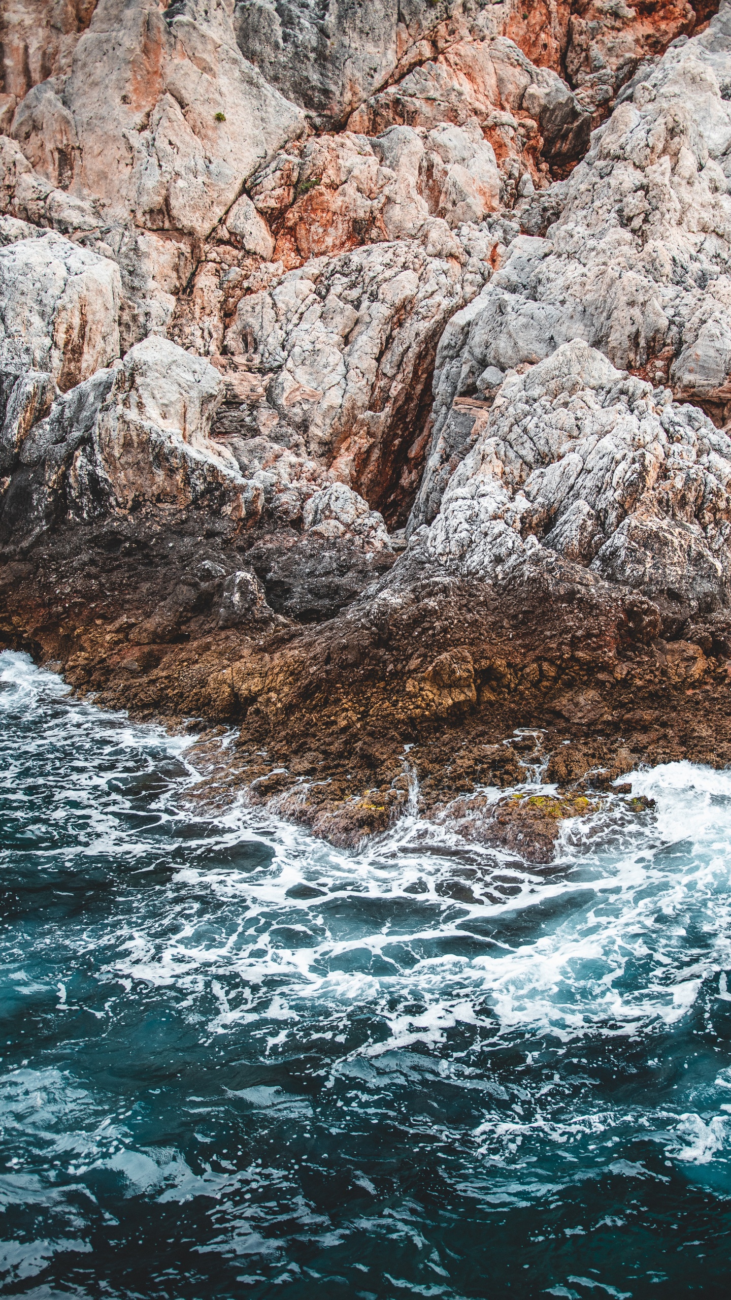 Обои геология, волна, побережье, вода, рок в разрешении 1440x2560