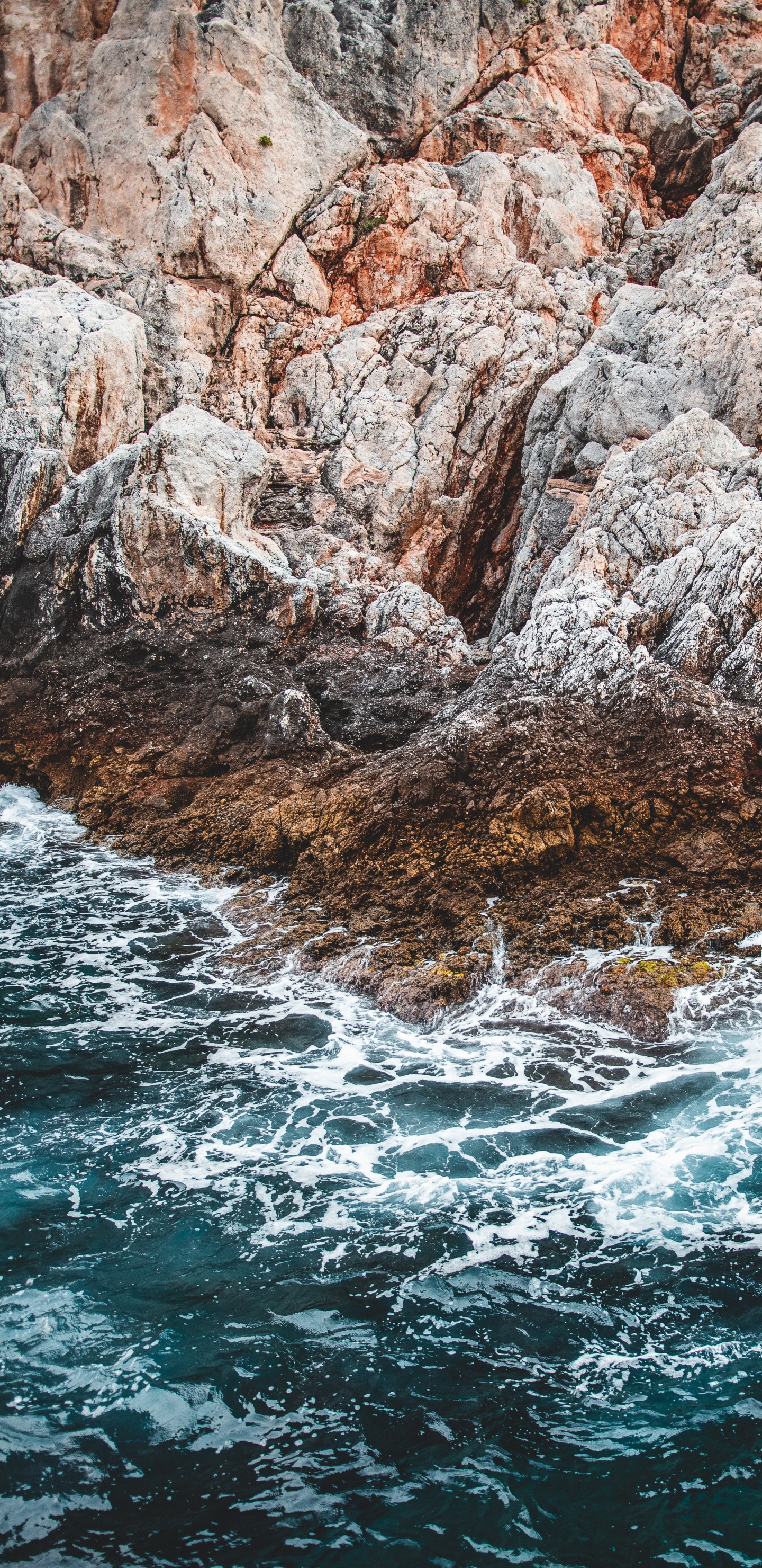 Обои геология, волна, побережье, вода, рок в разрешении 1440x2960