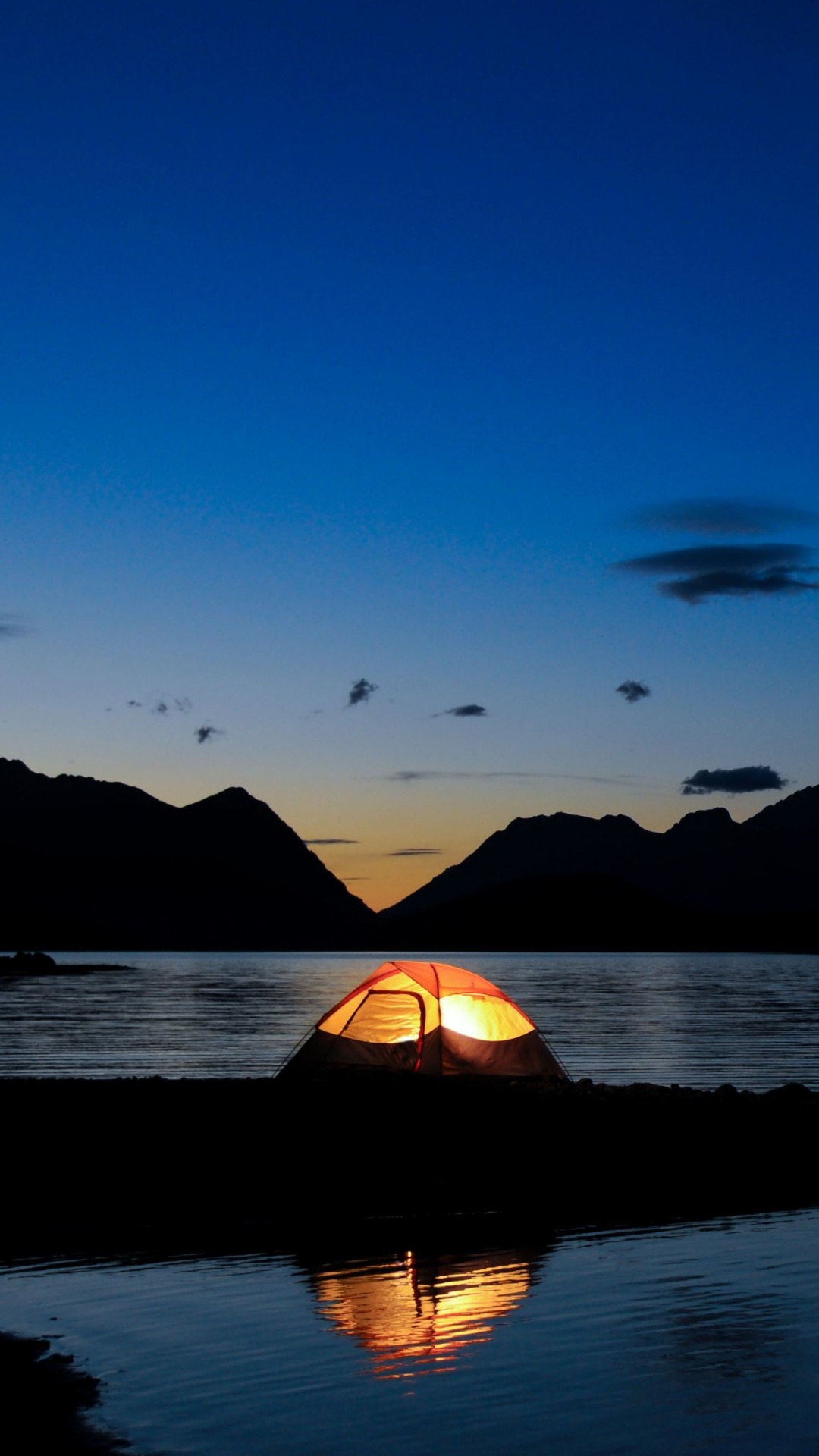 Обои Кемпинг, озеро, отражение, вода, горизонт в разрешении 1080x1920