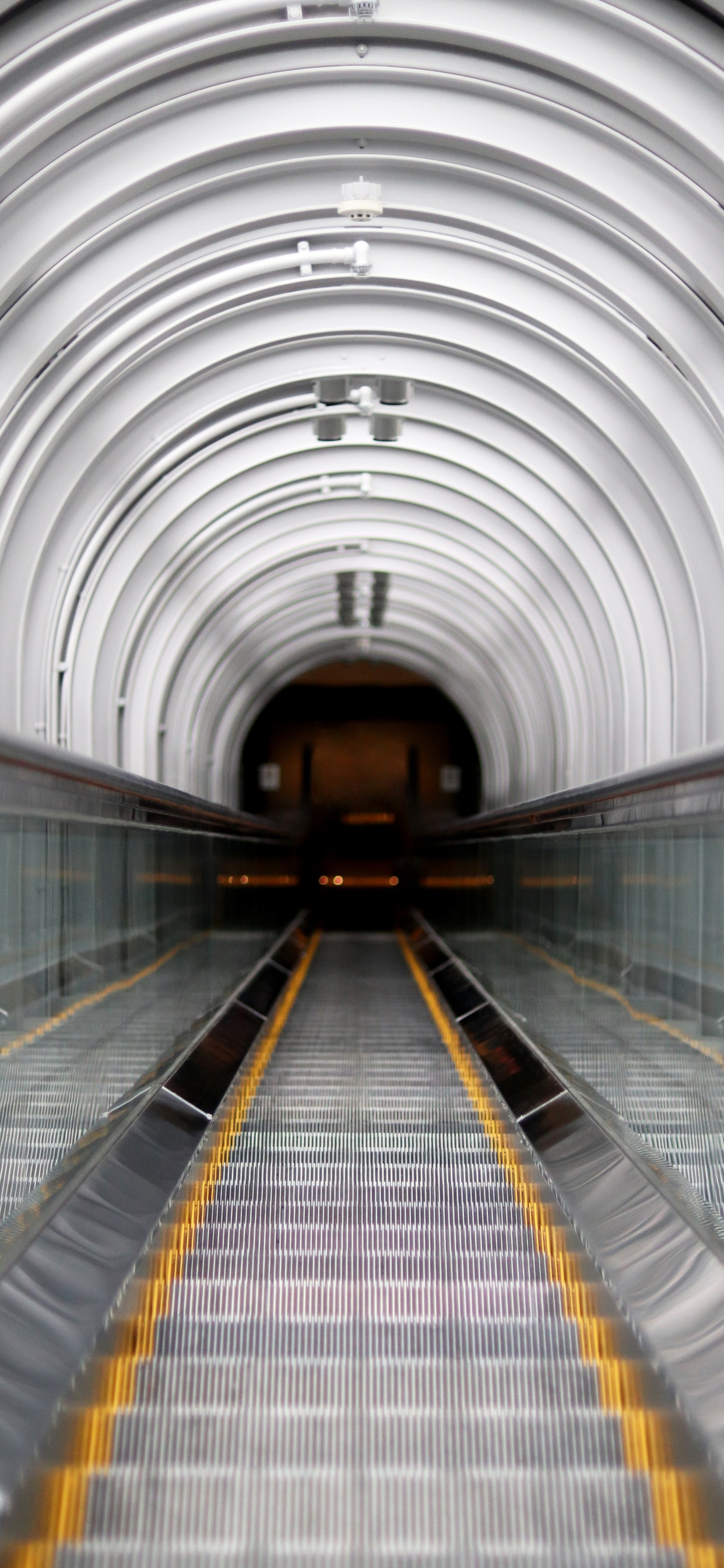 Обои туннель, инфраструктура, линия, архитектура, здание в разрешении 1242x2688