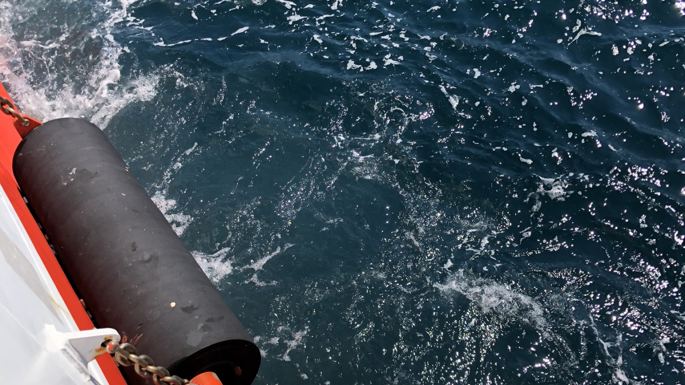 Обои вода, лодка, катание на лодках, физика, наука в разрешении 1366x768