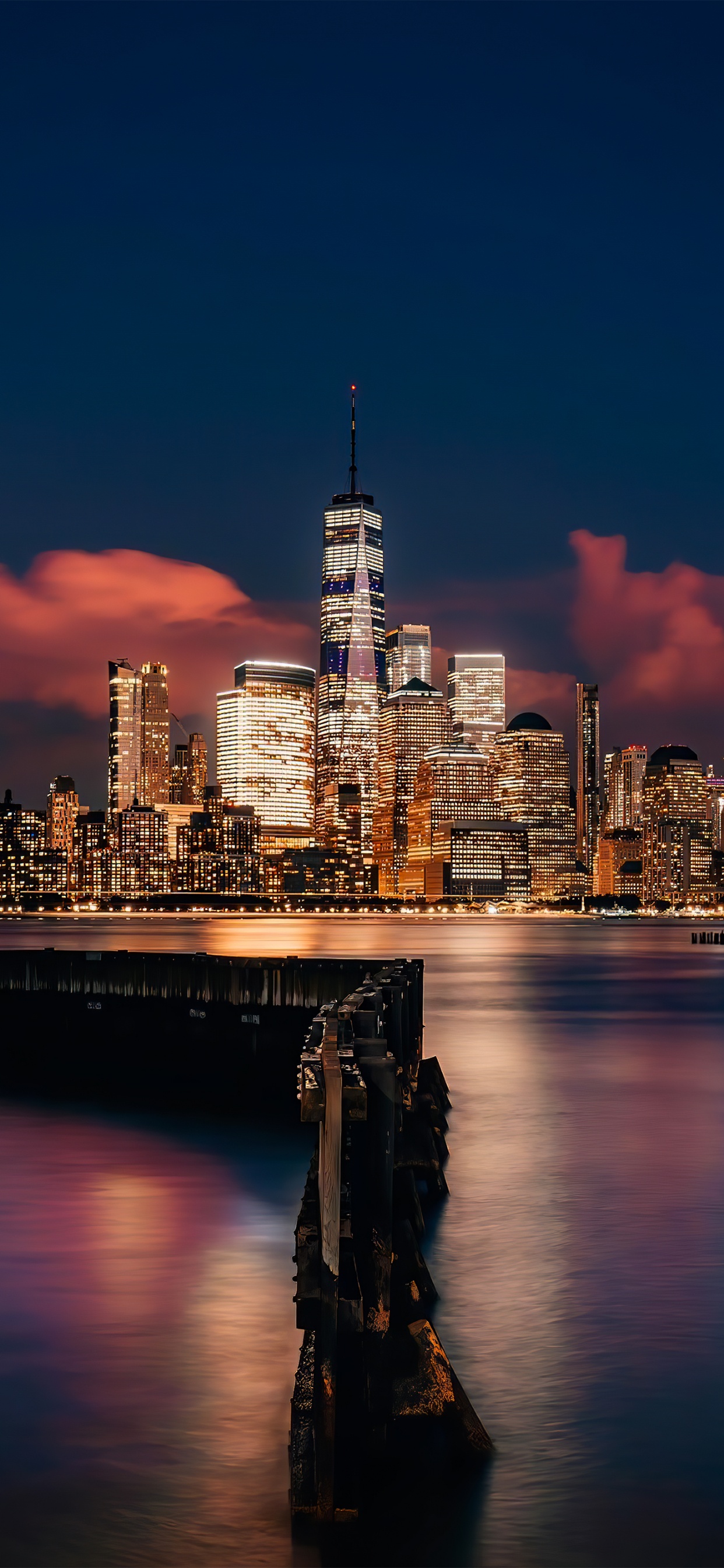 Обои городской пейзаж, небоскреб, облако, здание, вода в разрешении 1242x2688