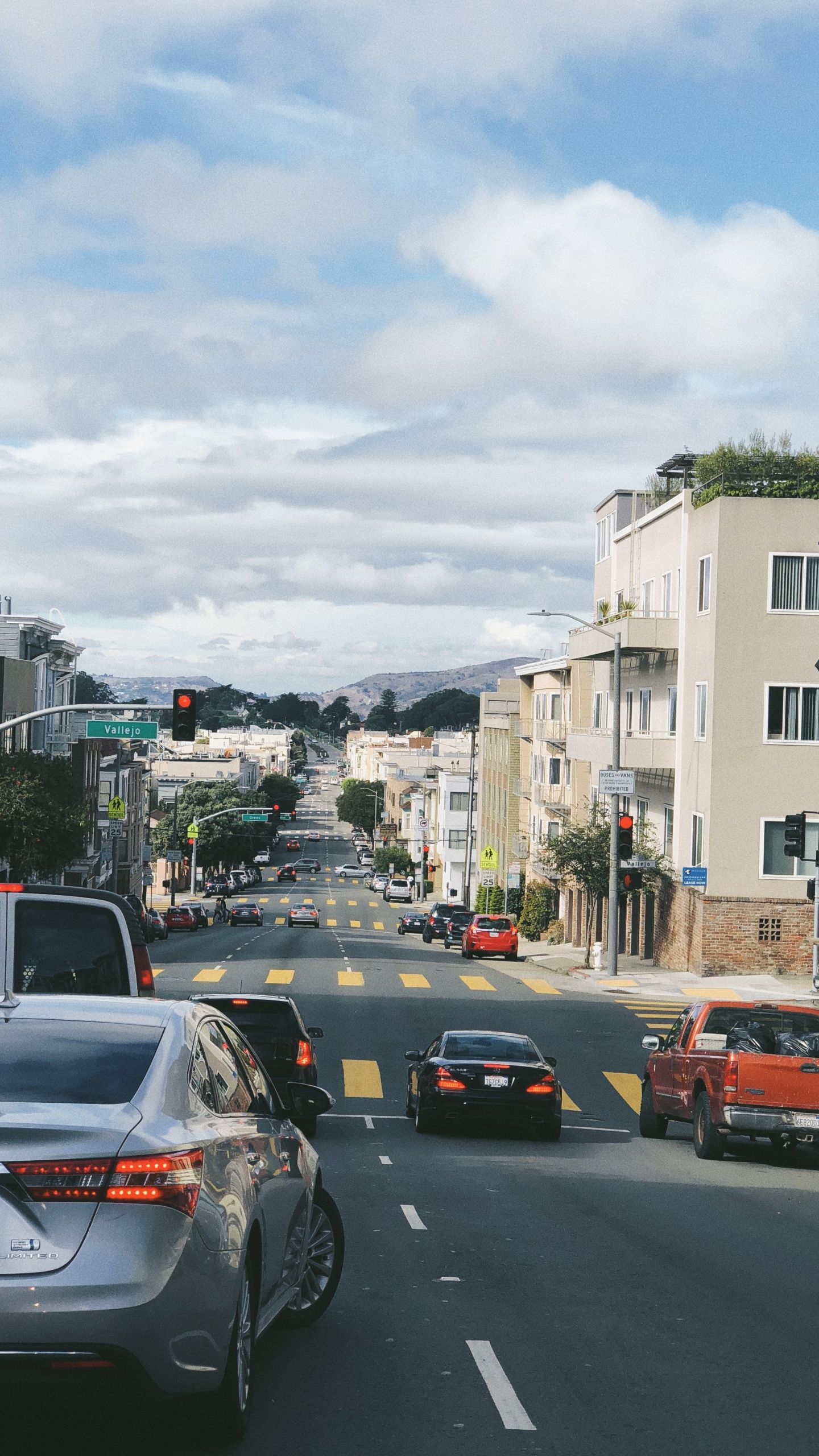 Обои Сан Франциско, переулок, Король, компактный автомобиль, семейный автомобиль в разрешении 1440x2560