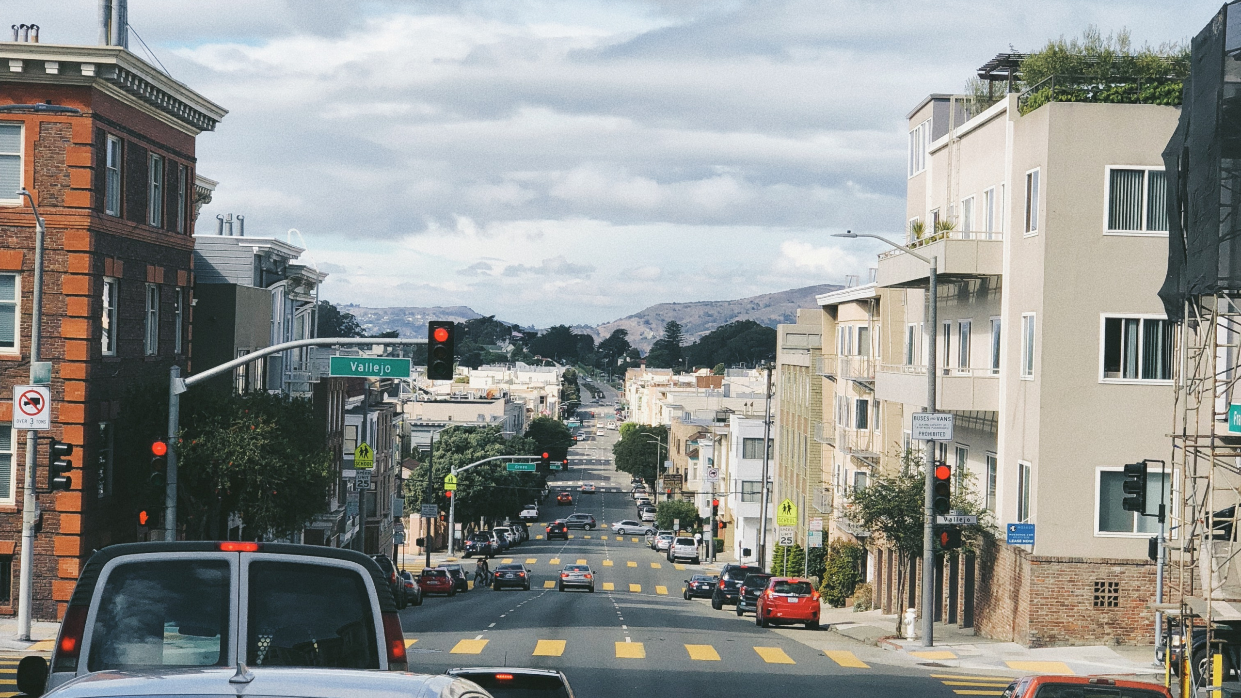 Обои Сан Франциско, переулок, Король, компактный автомобиль, семейный автомобиль в разрешении 2560x1440