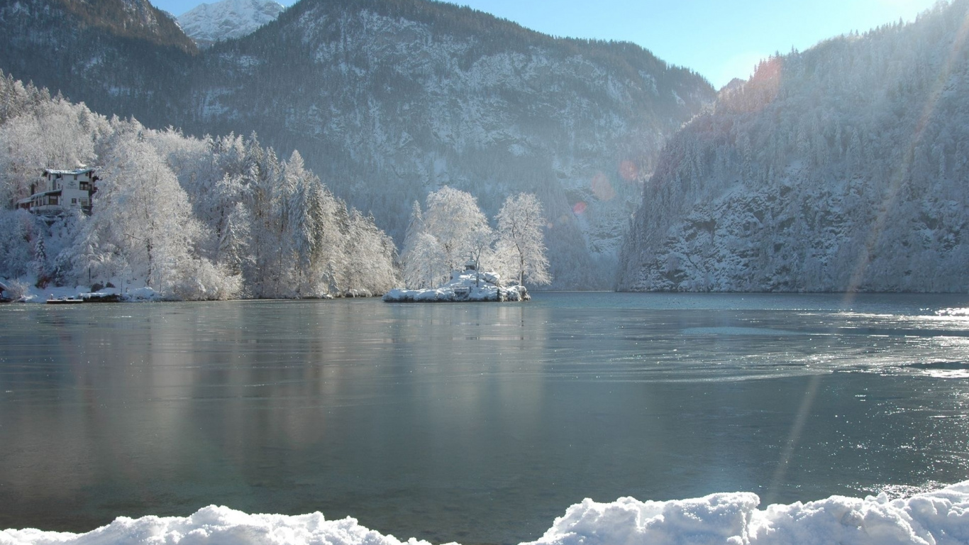 Обои ледниковое озеро, вода, фьорд, замерзая, снег в разрешении 1366x768