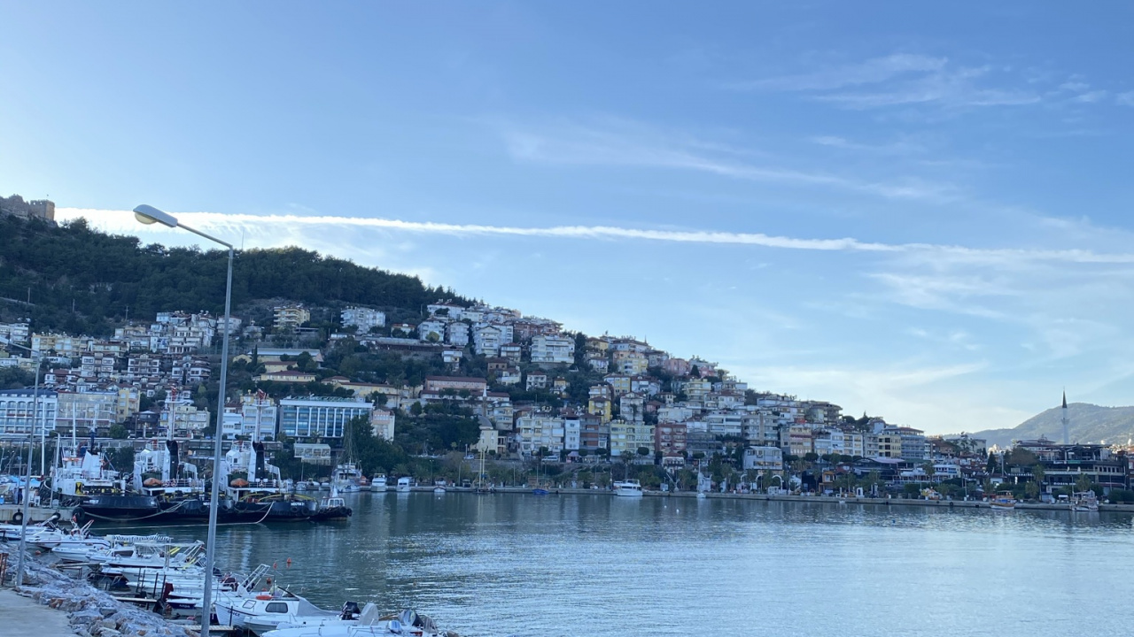 Обои вода, облако, лодка, судно, озеро в разрешении 1280x720