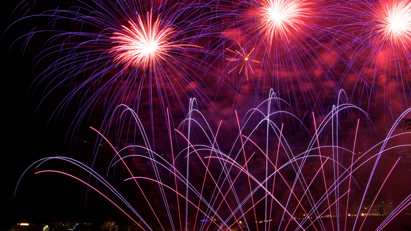 Обои Новый год, канун Нового года, салют, день нового года, ночь в разрешении 1366x768