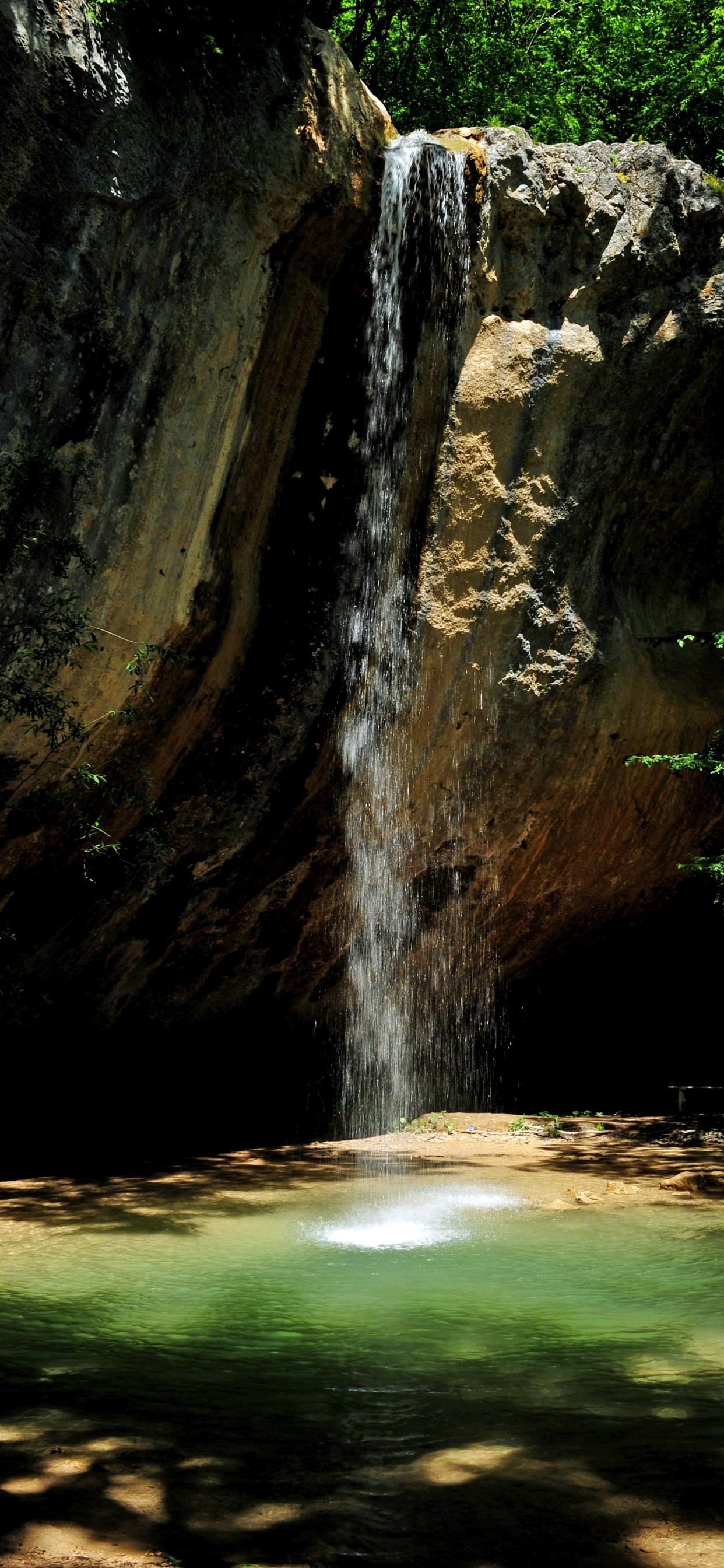Обои водопад, природа, зеленый, природный заповедник, Фаблет в разрешении 1242x2688