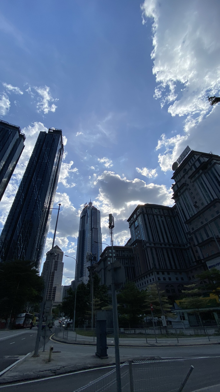 Обои дневное время, облако, башня, инфраструктура, дорога в разрешении 750x1334