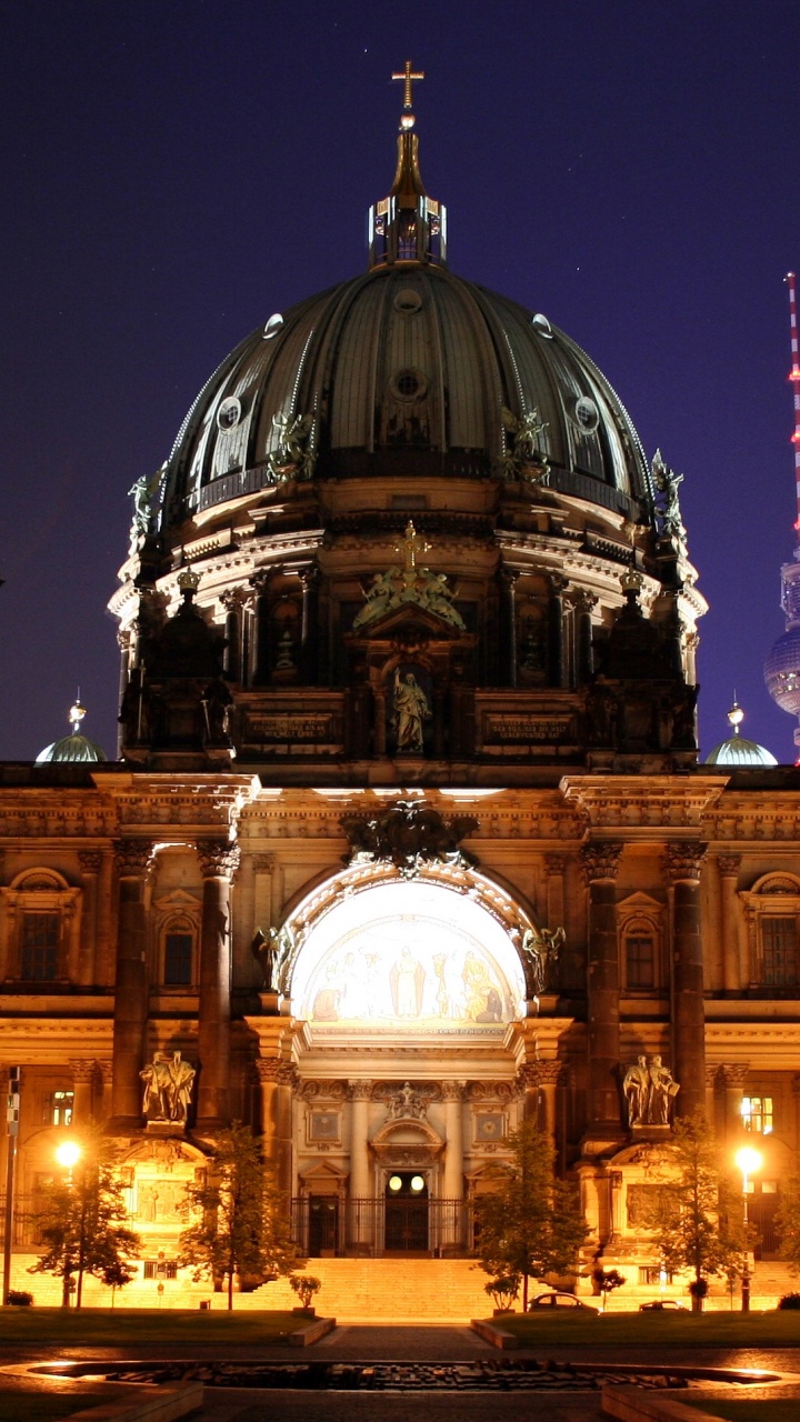 Обои собор, ориентир, ночь, архитектура, место поклонения в разрешении 720x1280