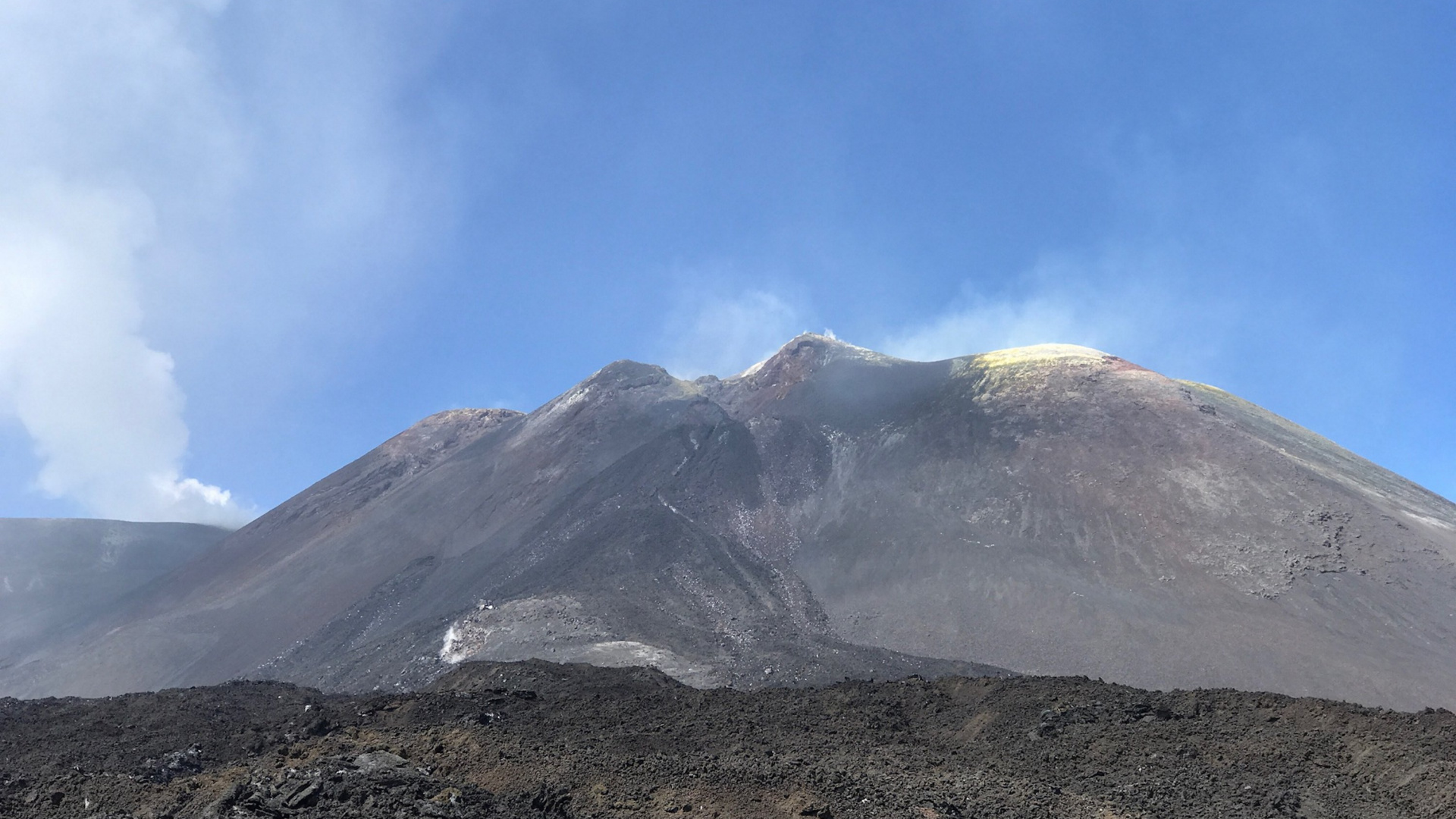 Обои нагорье, щитовой вулкан, вулкан, стратовулкан, потухший вулкан в разрешении 1920x1080
