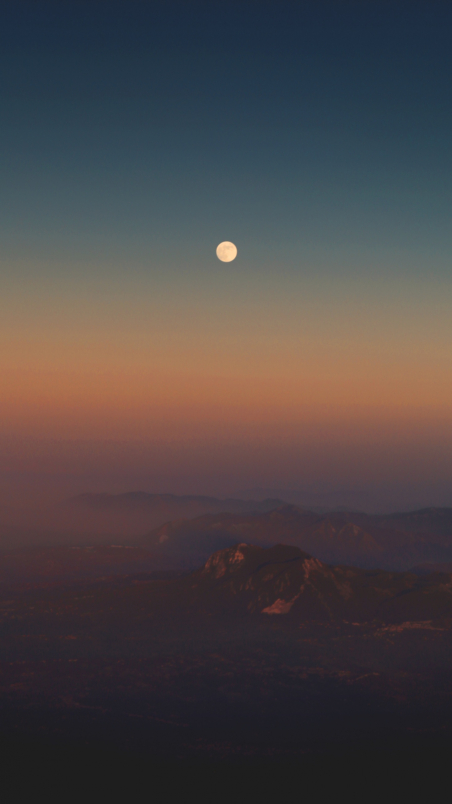 Обои ночное небо, горизонт, атмосфера, луна, дневное время в разрешении 1440x2560