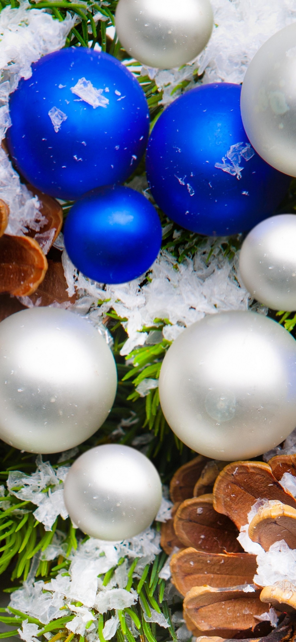 Обои Новый год, Рождественские украшения, рождественский орнамент, дерево, Рождественский день в разрешении 1125x2436