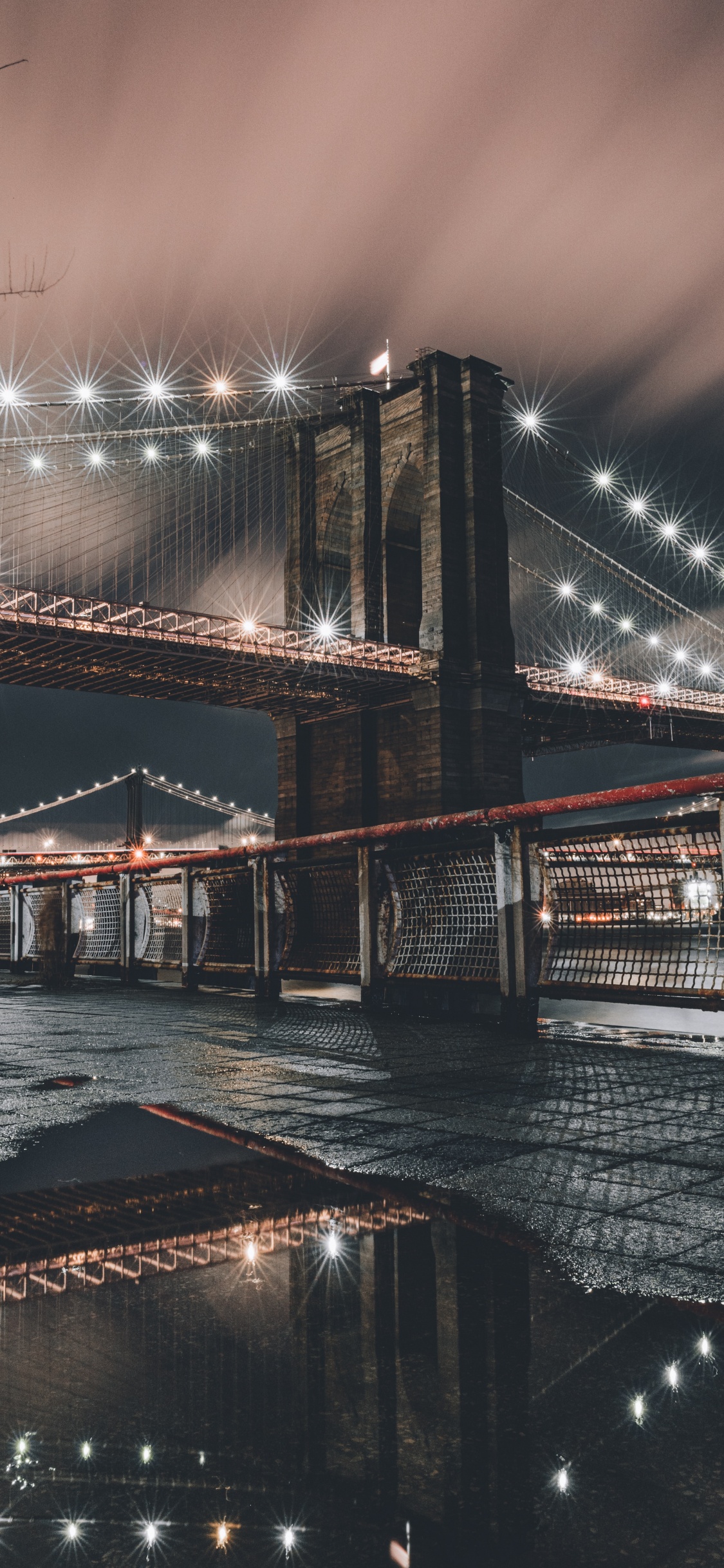 Обои вода, отражение, мост, ночь, свет в разрешении 1125x2436