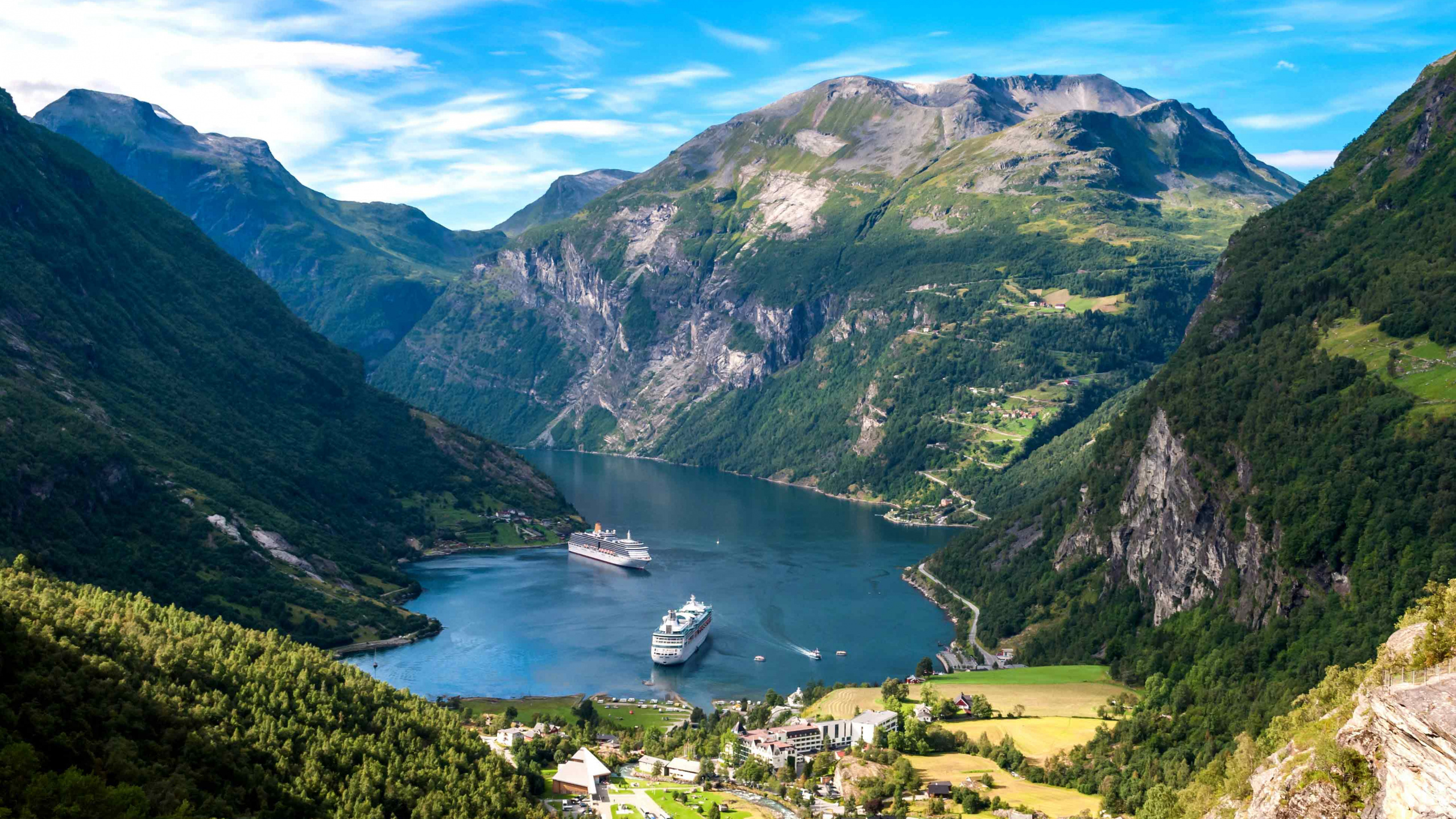 Обои гейрангер, фьорд, водопад, гора, нагорье в разрешении 2560x1440