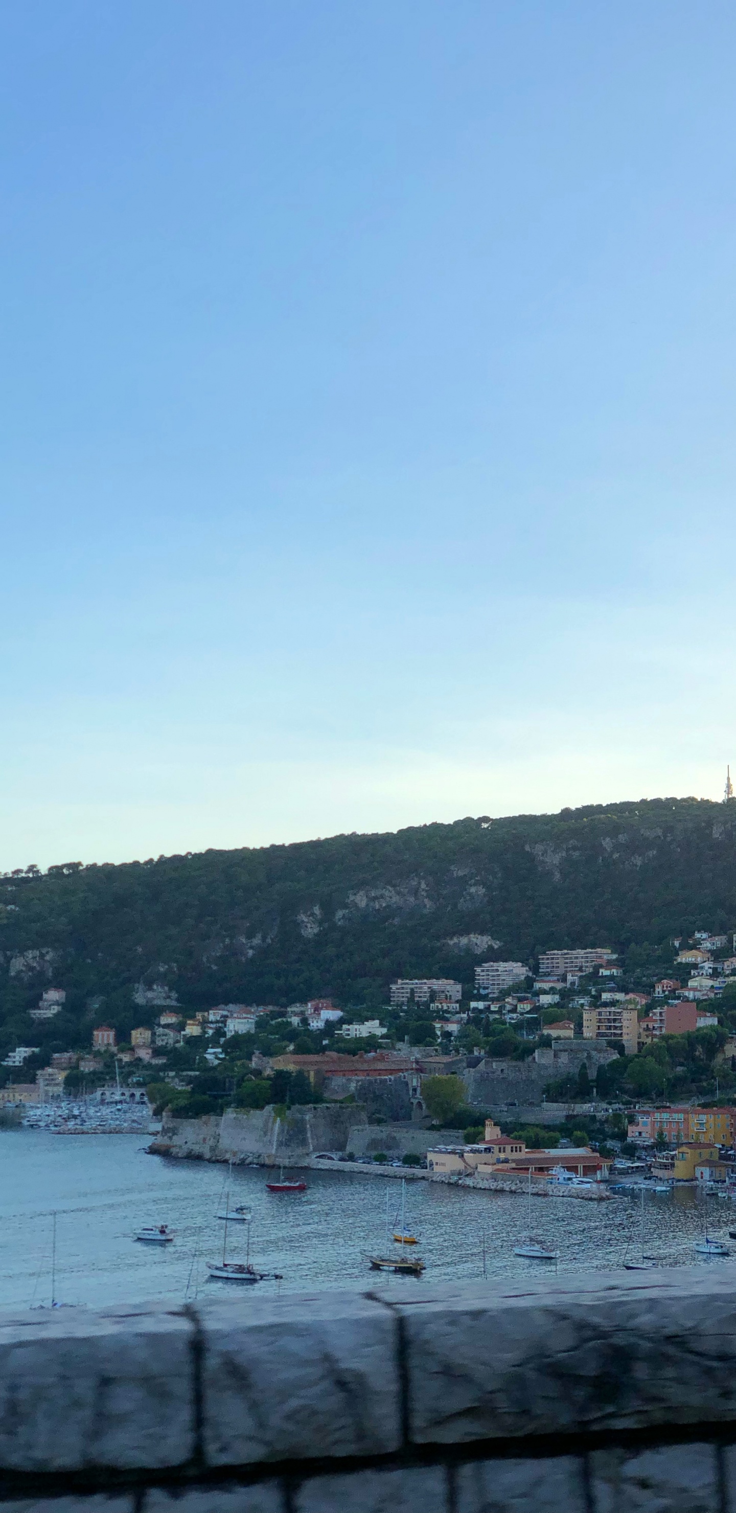 Обои Вильфранш-сюр-Мер, соседство, жилой район, Банк, пригород в разрешении 1440x2960