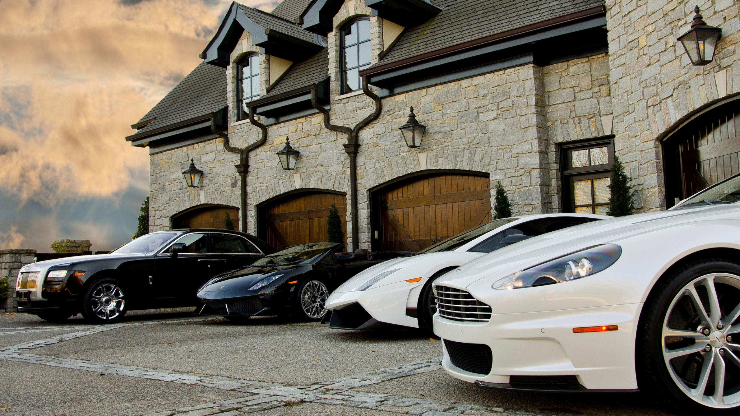 Обои образ жизни, спорткар, суперкар, rolls-royce, предметы роскоши в разрешении 2560x1440