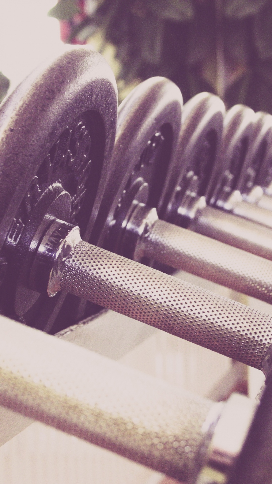 Обои упражнение, пурпур, металл, гантель, физическая подготовка в разрешении 1080x1920