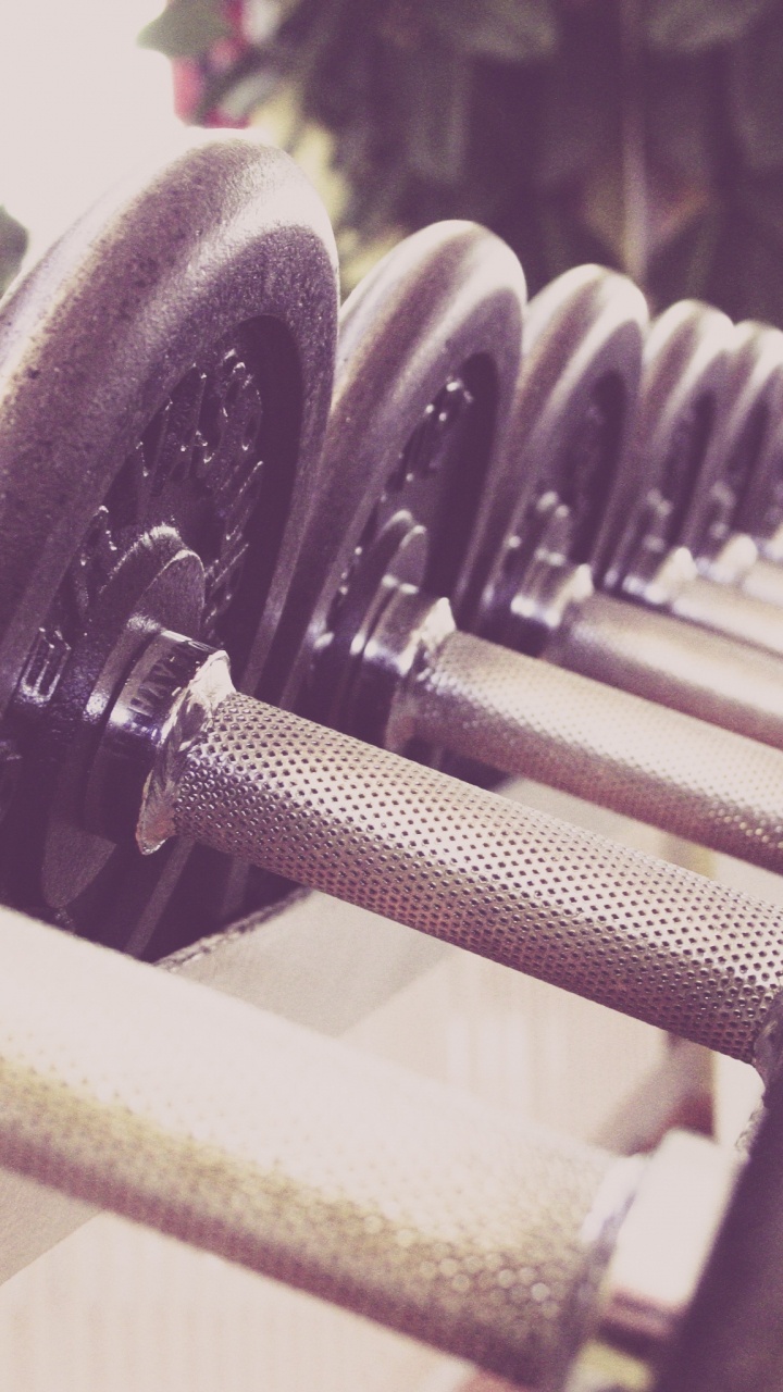 Обои упражнение, пурпур, металл, гантель, физическая подготовка в разрешении 720x1280