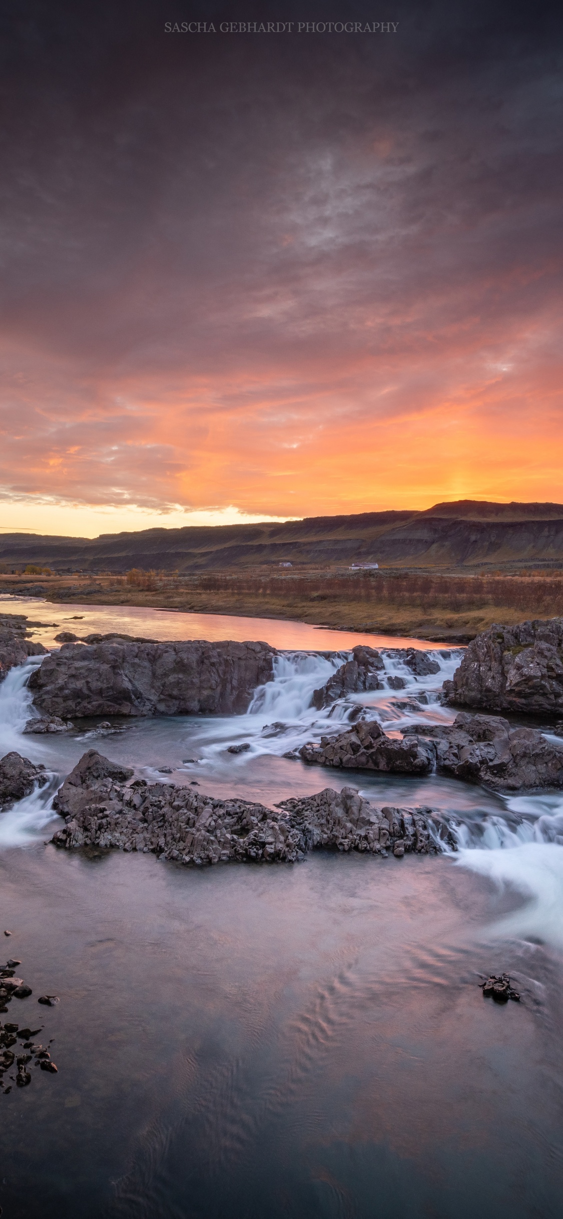 Обои природа, природный ландшафт, вода, гидроресурсы, горизонт в разрешении 1125x2436