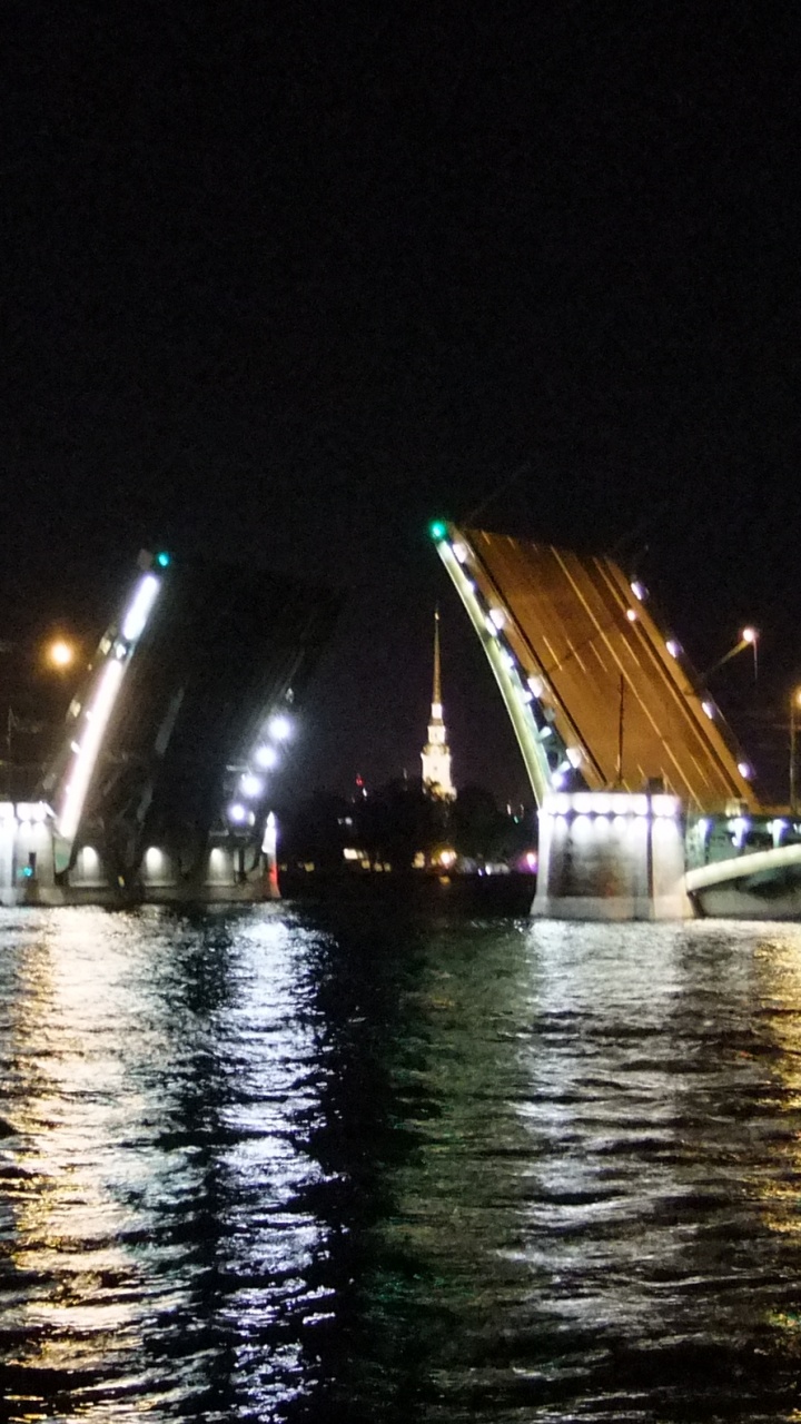 Обои ночь, вода, освещение, водный путь, отражение в разрешении 720x1280