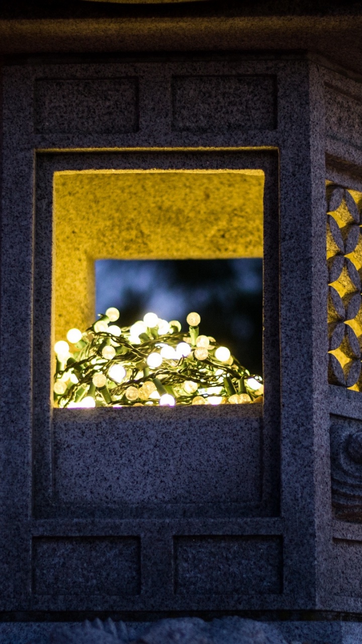 Обои свет, гирлянда, ночь, освещение, фонарь в разрешении 720x1280