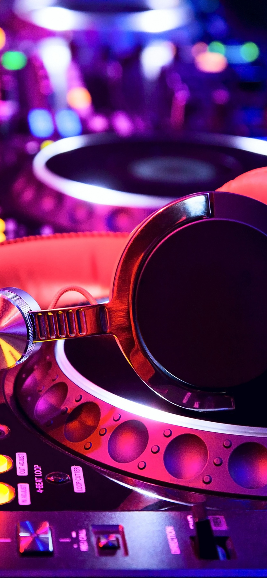 Обои звуковое оборудование, ночной клуб, диск жокей, диджей, пурпурный цвет в разрешении 1125x2436