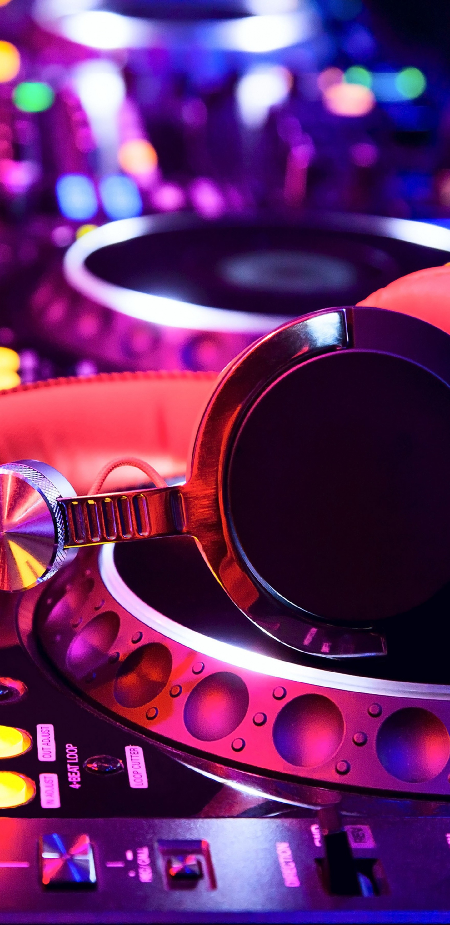 Обои звуковое оборудование, ночной клуб, диск жокей, диджей, пурпурный цвет в разрешении 1440x2960