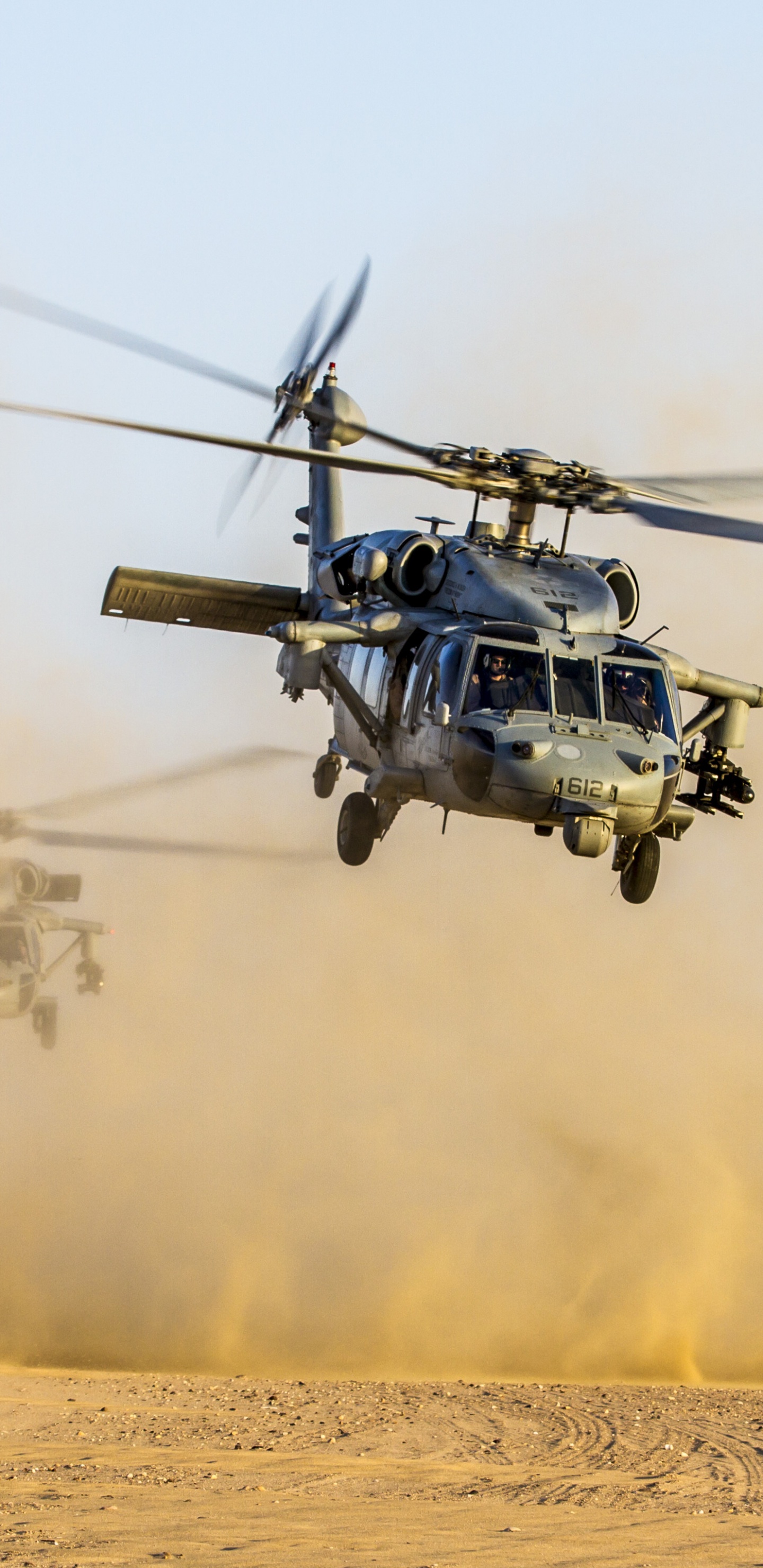 Обои вертолет, военный вертолет, ударный вертолет, винтокрылая машина, винтокрыл в разрешении 1440x2960