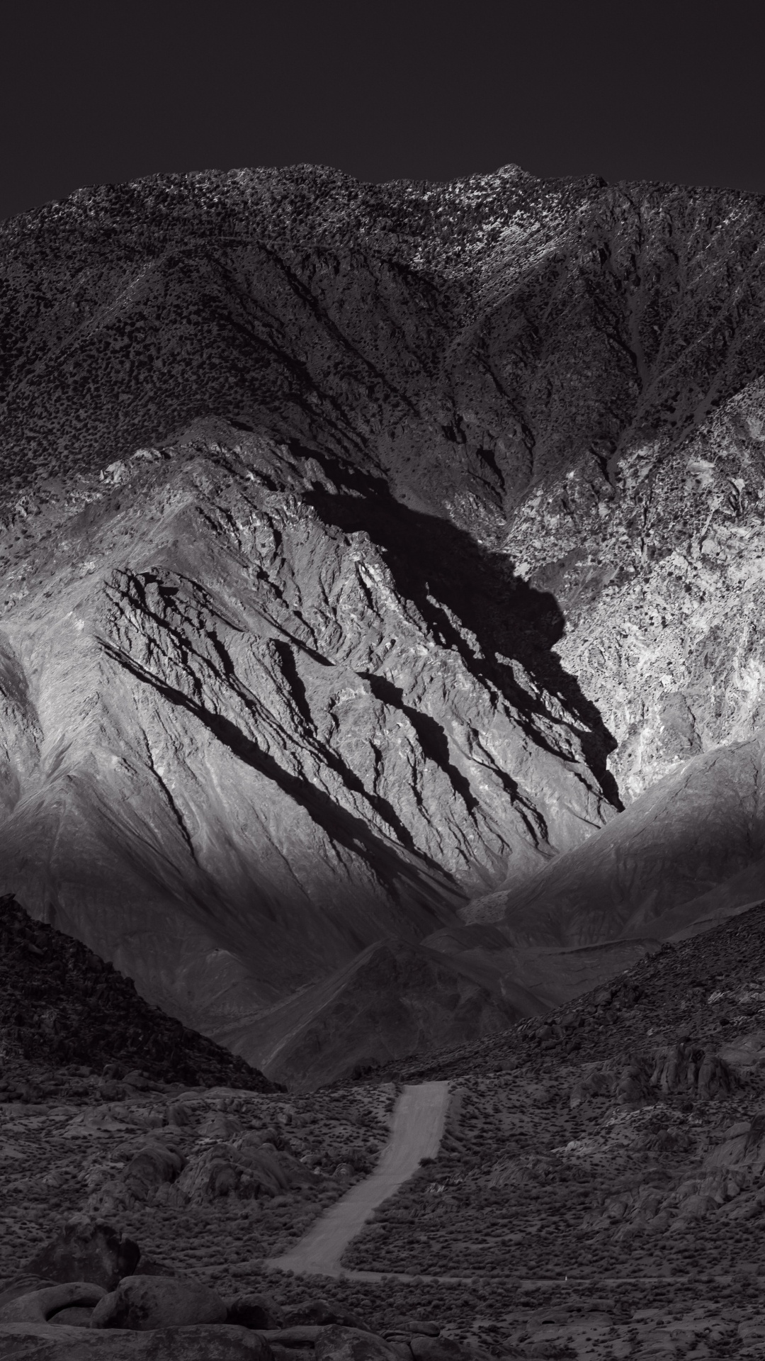 Обои горный рельеф, черный, природа, белые, гора в разрешении 1080x1920