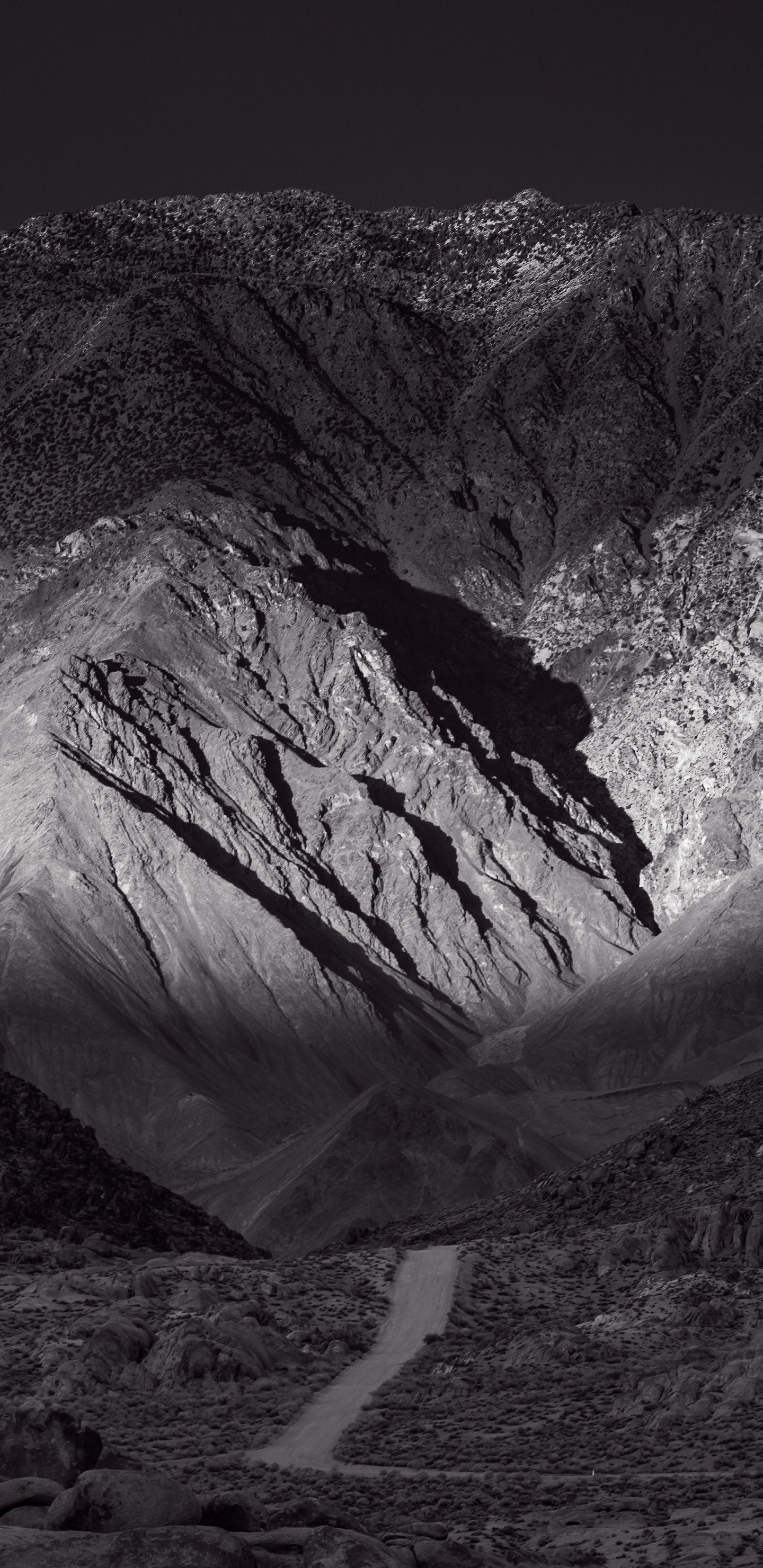 Обои горный рельеф, черный, природа, белые, гора в разрешении 1440x2960