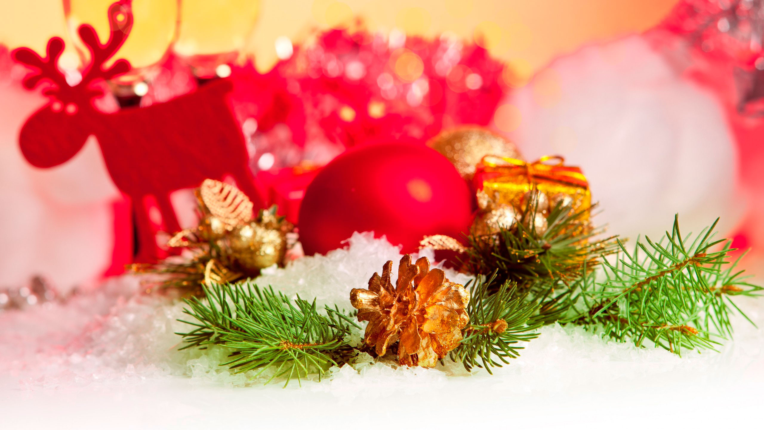 Обои Рождественский день, Новый год, праздник, Рождественские украшения, рождественский орнамент в разрешении 2560x1440