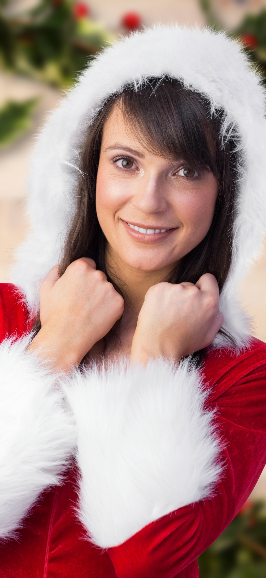 Обои Рождественский день, Рождество, красный цвет, мех, красота в разрешении 1125x2436