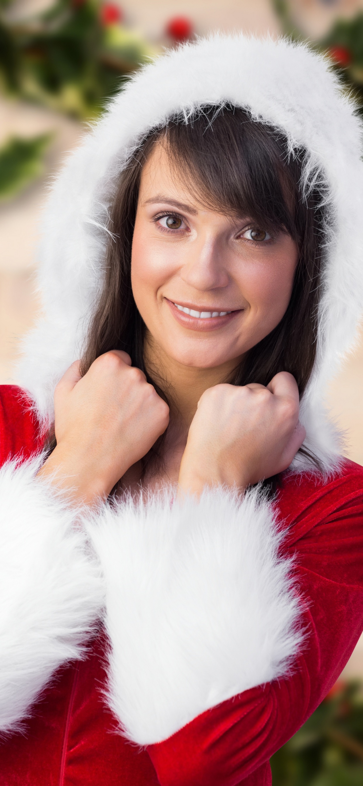 Обои Рождественский день, Рождество, красный цвет, мех, красота в разрешении 1242x2688