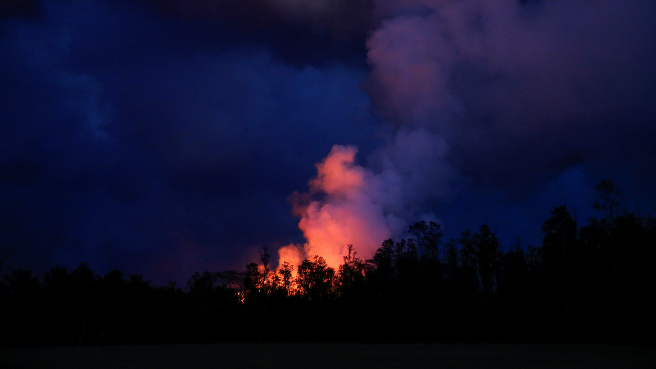 Обои вулкан, облако, ночь, атмосфера, вечер в разрешении 1280x720