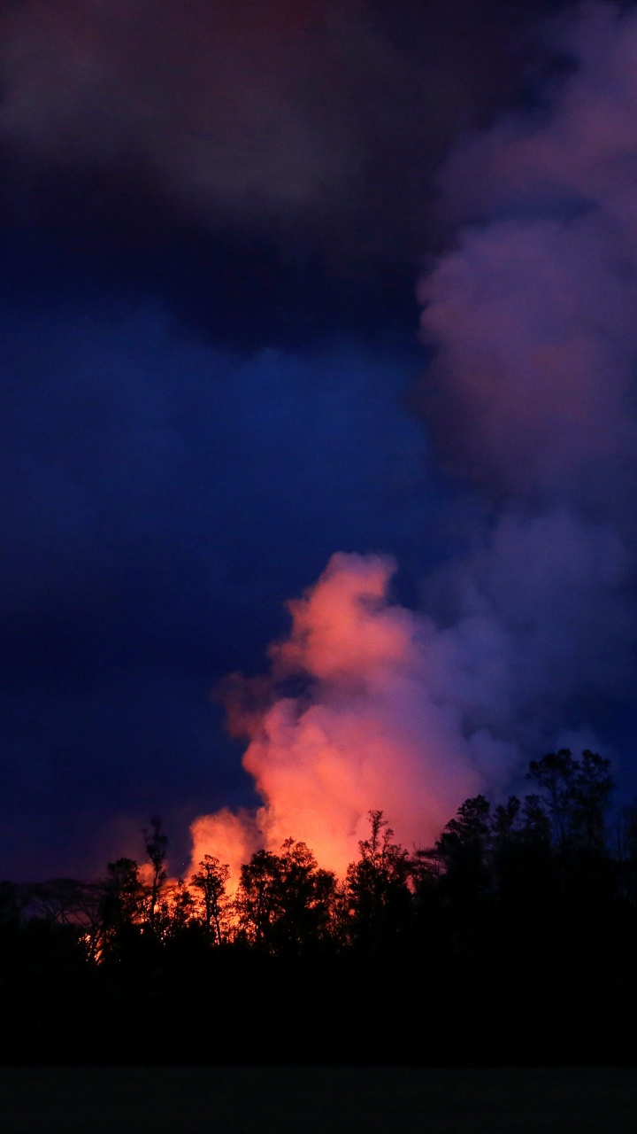 Обои вулкан, облако, ночь, атмосфера, вечер в разрешении 720x1280