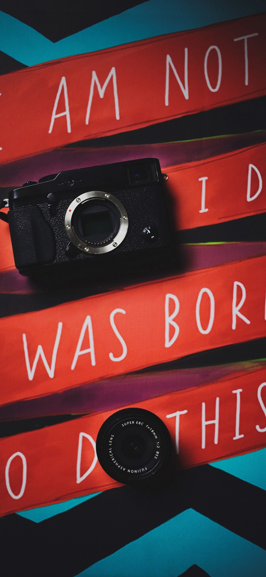 Обои неон, текст, графика, красный цвет, материальное свойство в разрешении 1125x2436