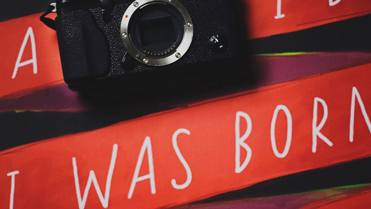 Обои неон, текст, графика, красный цвет, материальное свойство в разрешении 1280x720