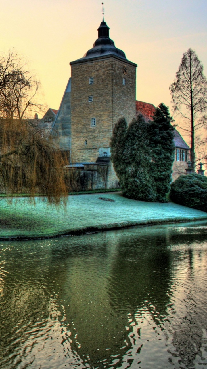 Обои замок, водный замок, вода, отражение, водный путь в разрешении 720x1280
