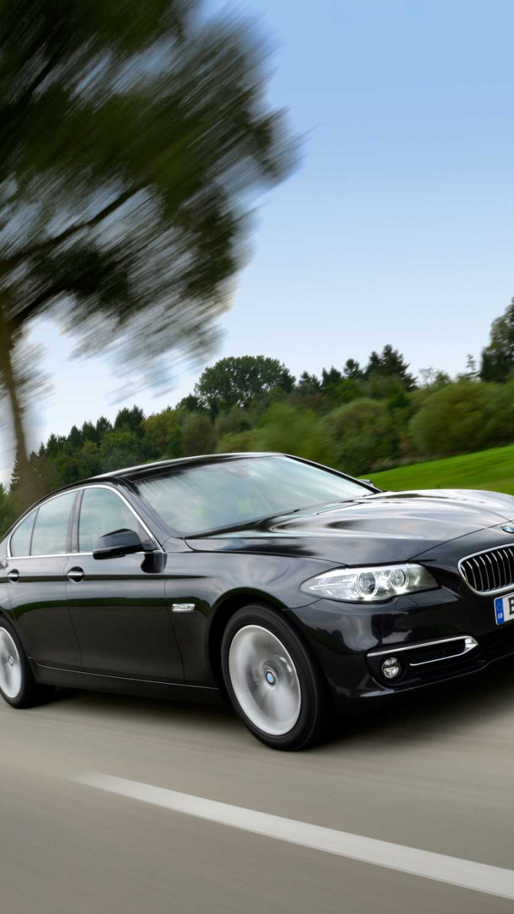 Обои bmw 5 series, bmw, авто, представительский автомобиль, дорога в разрешении 750x1334