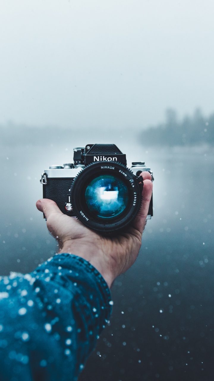 Обои камера, цифровые зеркальные, Никон, отражение, синий в разрешении 720x1280