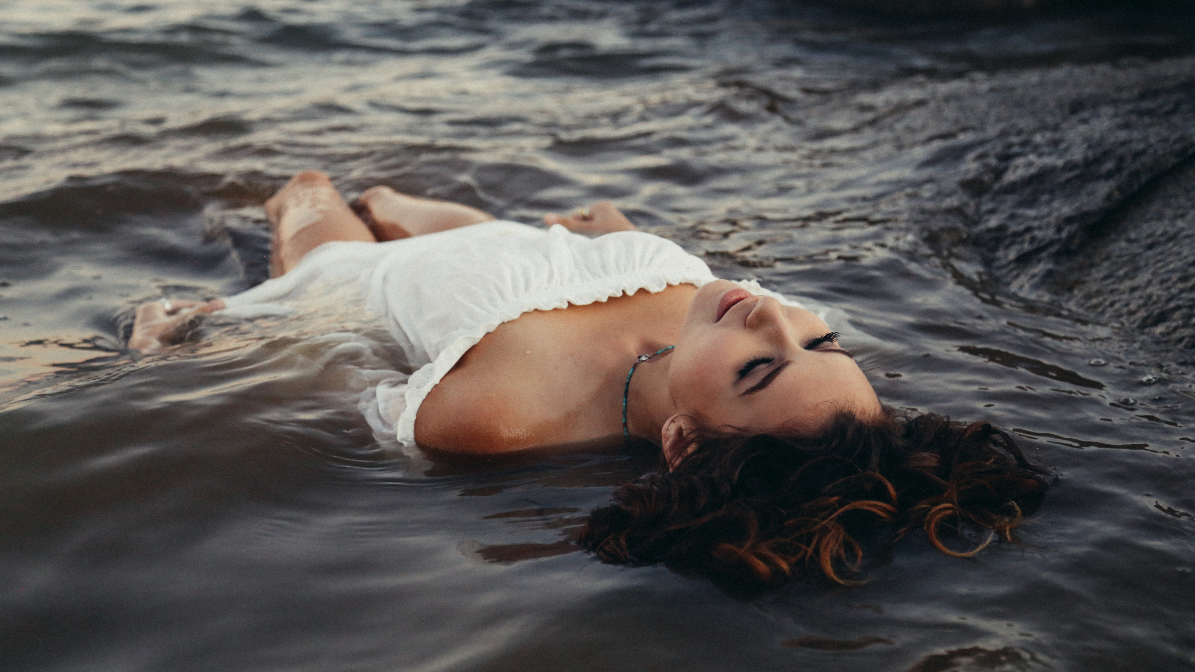 Обои модель, море, волосы, вода, красота в разрешении 3840x2160